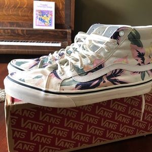 Women’s Vans Sk8-Hi Slim. Floral Print